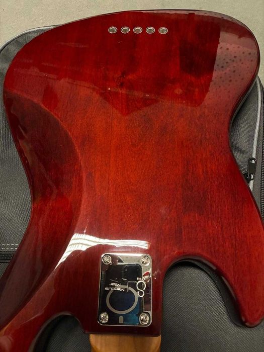 Baixo Marcus Miller L5