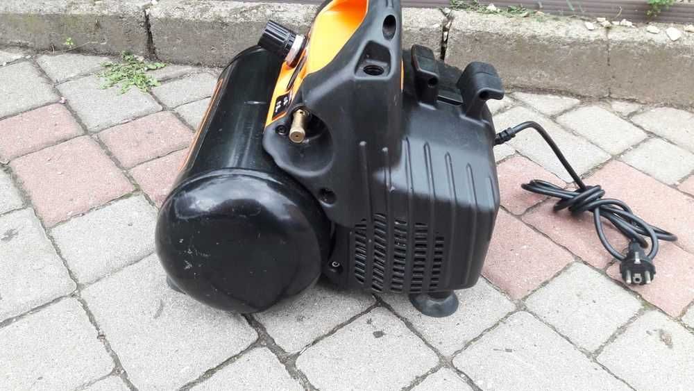 6 litrowy Przenośny Kompresor / Sprężarka bezolejowy Black&decker