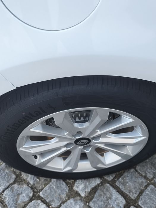 Renault Clio bifual com apenas 33500 km
