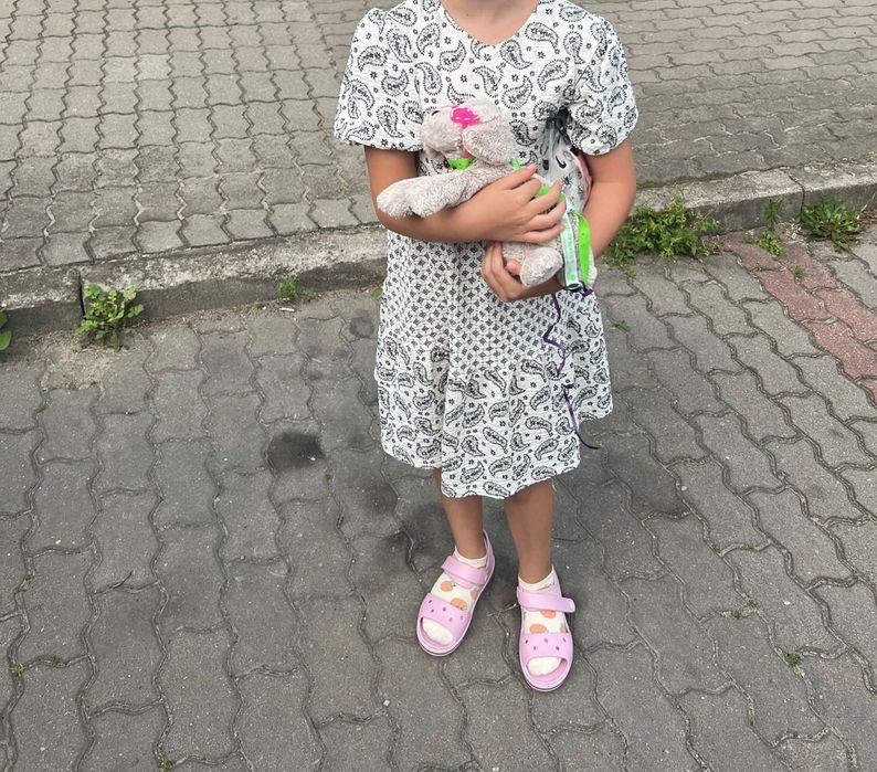 Śliczna sukienka Zara 134