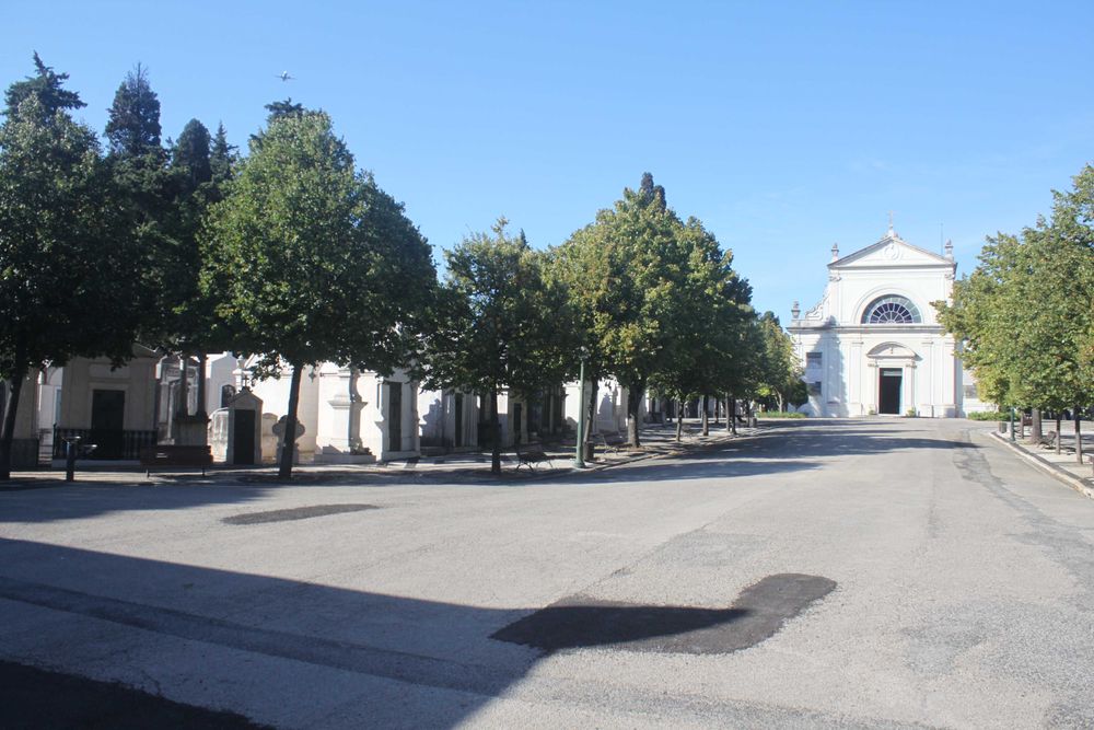 JAZIGO - Cemitério dos Prazeres, Lisboa. Excelente Oportunidade