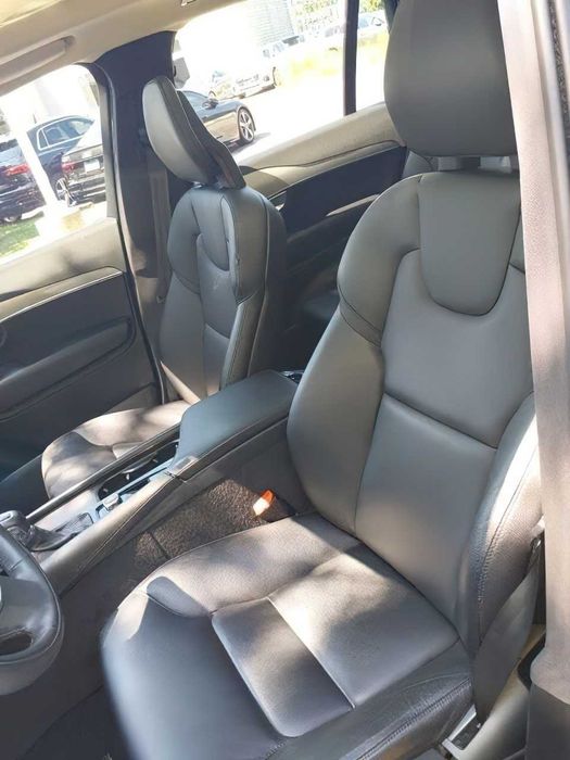 Volvo XC90 T5 Momentum      2022