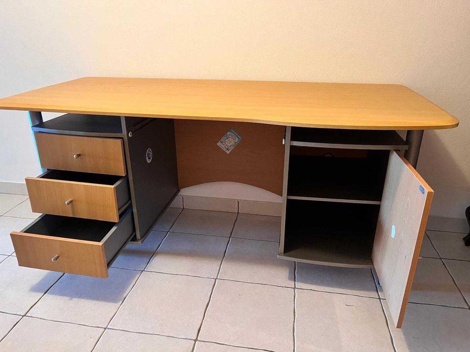 Secretária de Escritório Espaçosa com 3 Gavetas e Armário