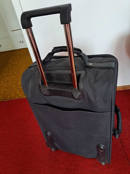 Walizka na kolkach