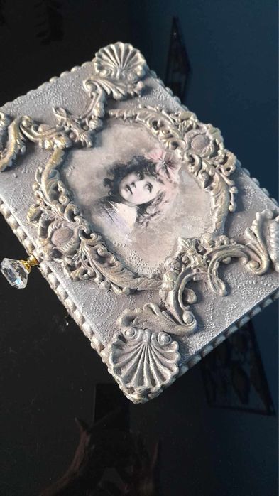 Duza szkatułka po renowacji