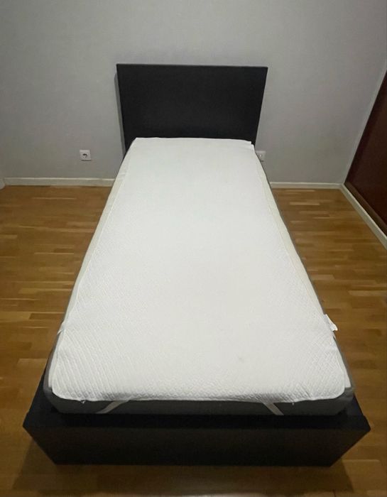 Vendo cama de solteiro com estrado e colchão