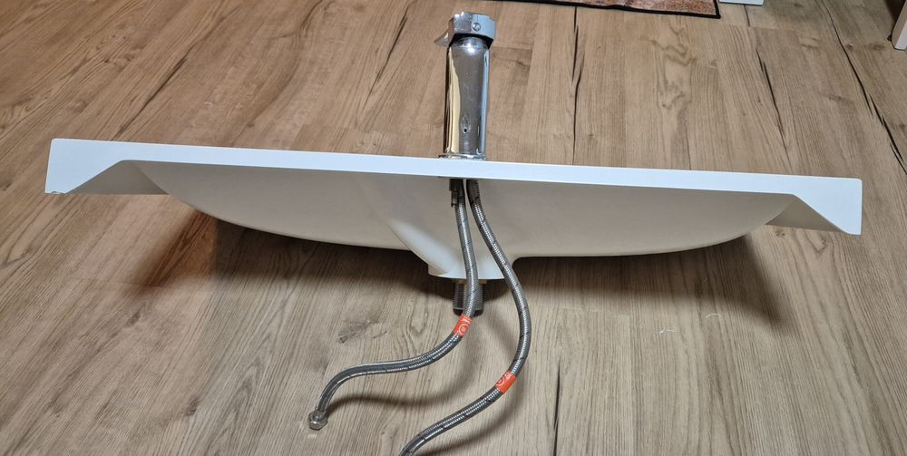 Umywalka wpuszczana w blat biała