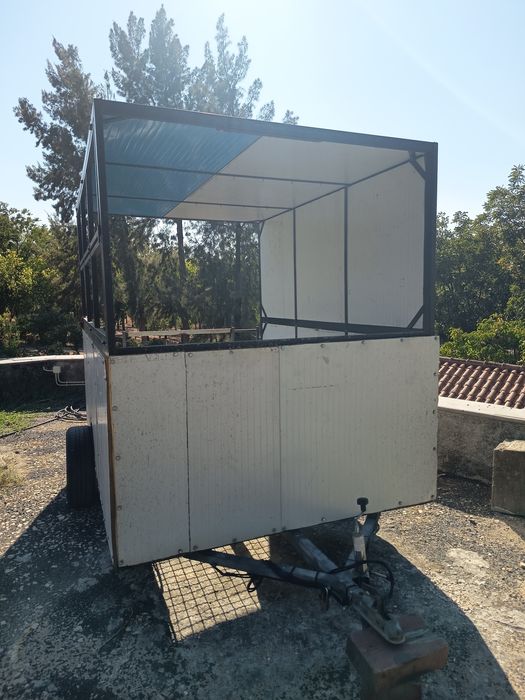 Atrelado bar multiusos