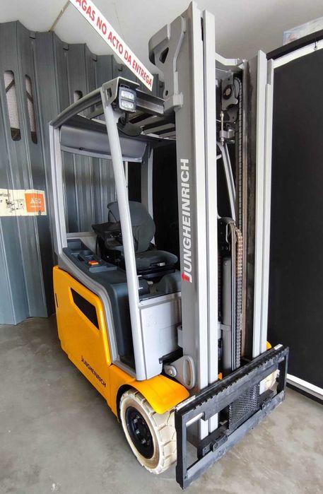 Empilhador Jungheinrich EFG 216K