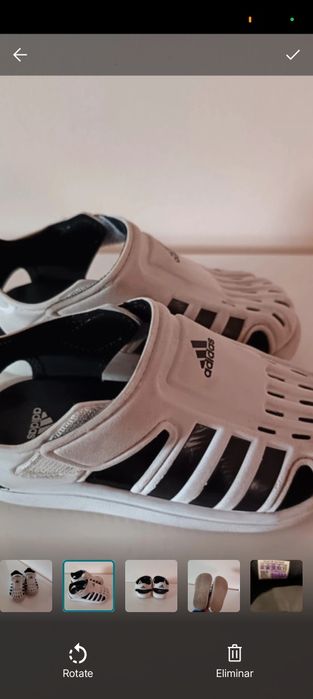 Sandálias Adidas tamanho 26