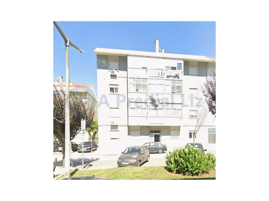 T1 Apartment in the Olival de Bastos Area, Odivelas