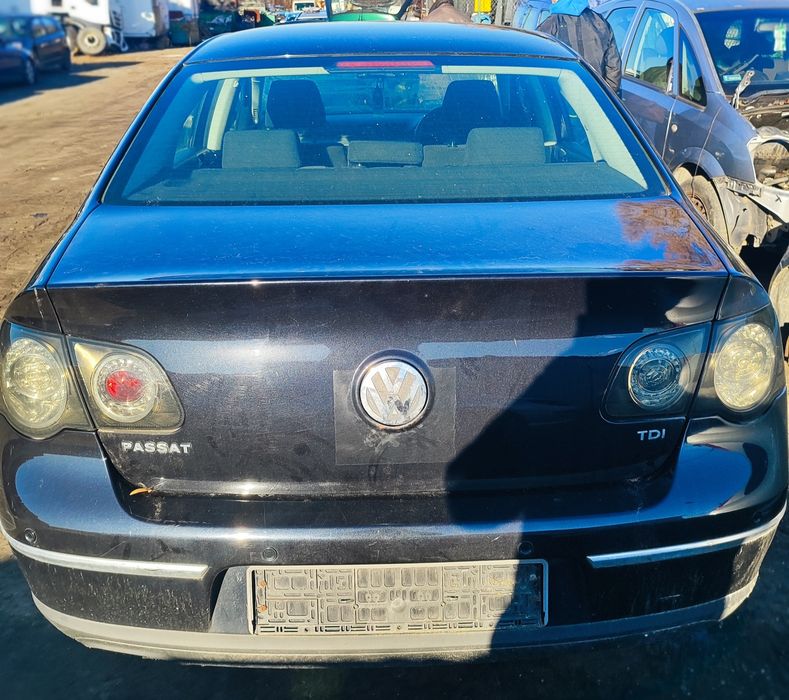 Volkswagen Passat b6 klapa tył sedan