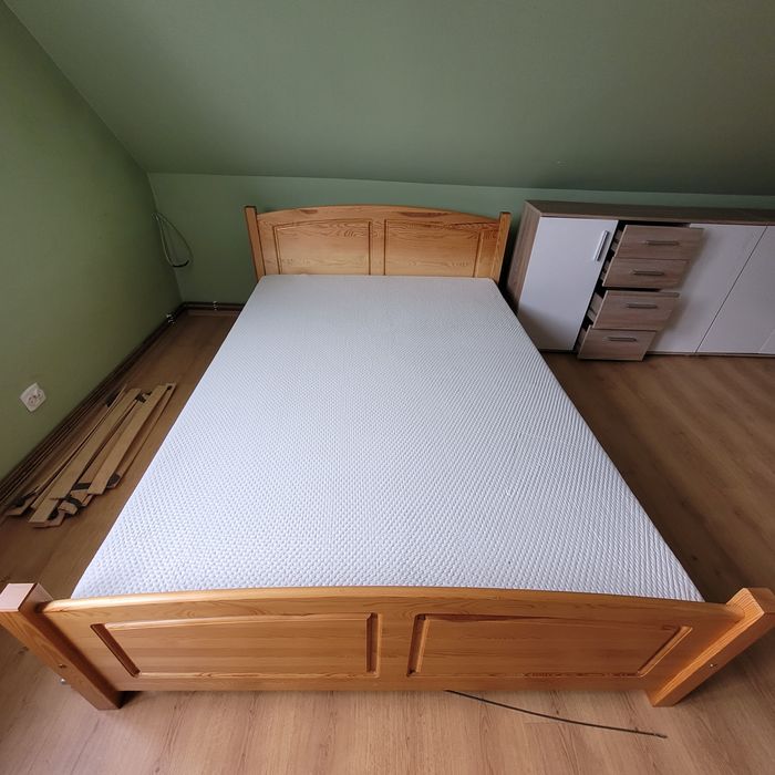 Łóżko drewniane 140x200 jak nowe
