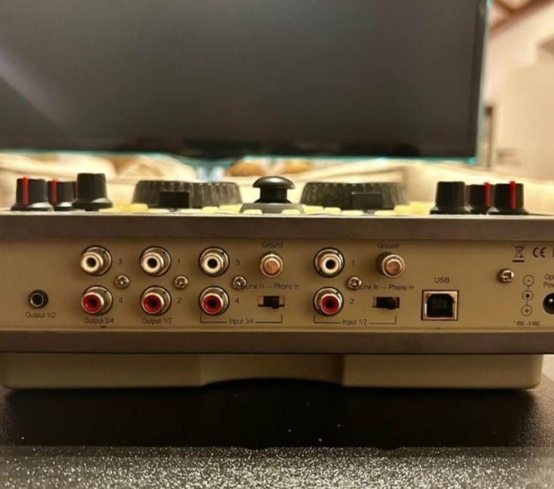 Mesa Hércules DJ consola MK2
Levantamento a cargo do comprador.