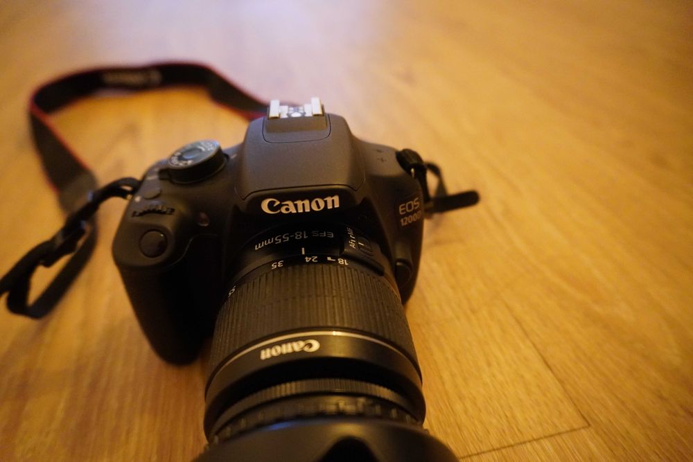 Canon EOS 1200D + EF-S 18-55mm + 2 baterias + carregador -- Kit completo