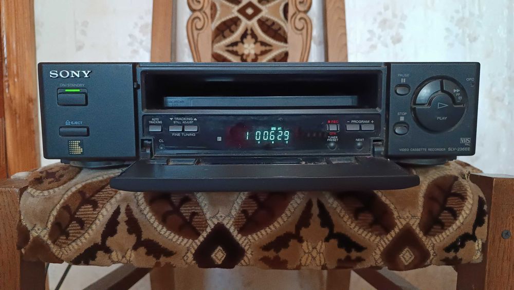 Відеомагнітофон SONY SLV-236EE.