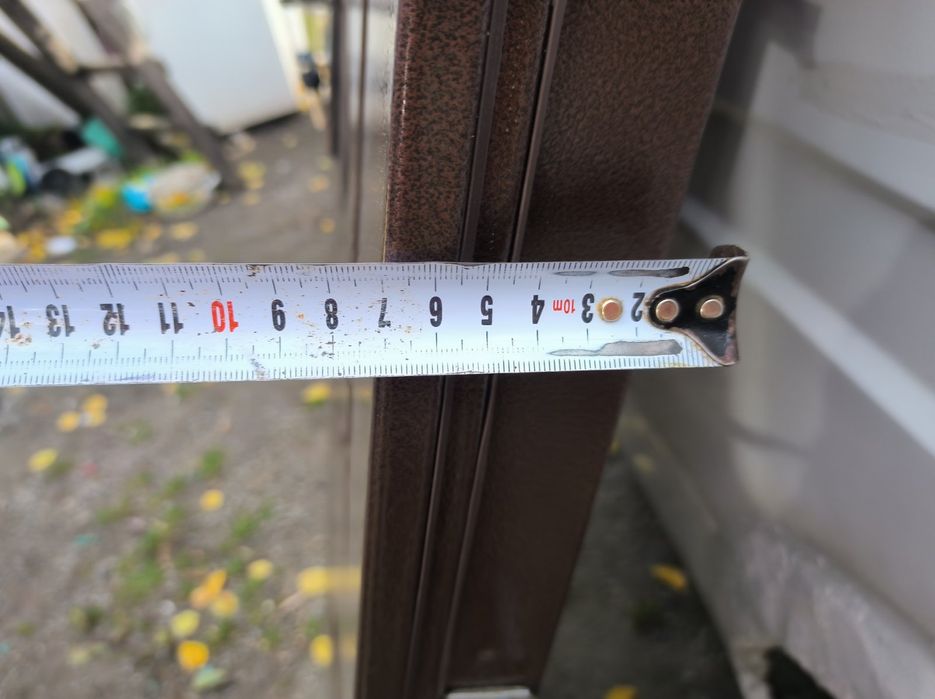 Двері вхідні металеві з коробкою, два набори ключів