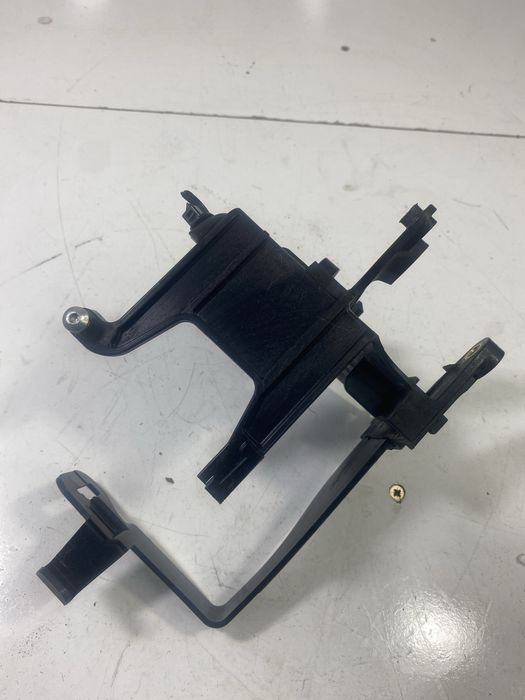 Harley Davidson 48 Sportster XL Mocowanie-Obudowa Akumulatora A402