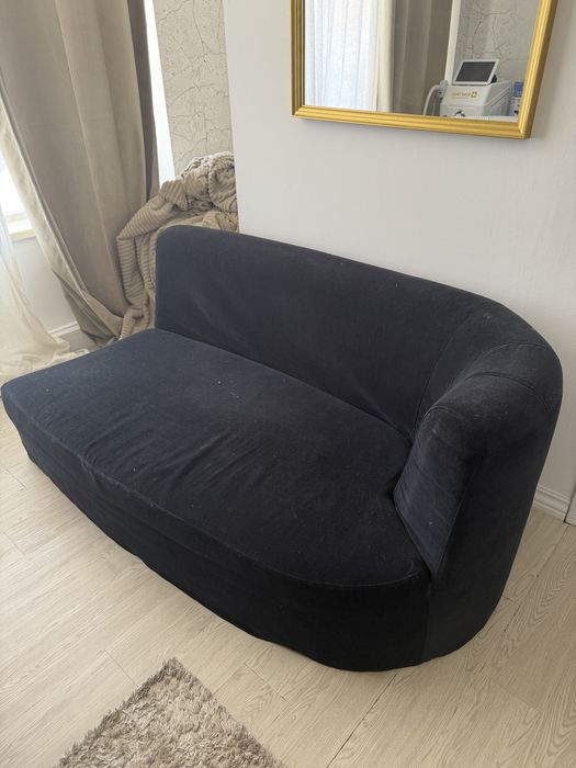 Sofá preto de 3 lugares