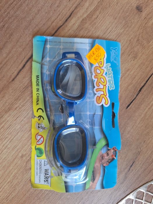 Nowe okulary do plywania dla dziecka