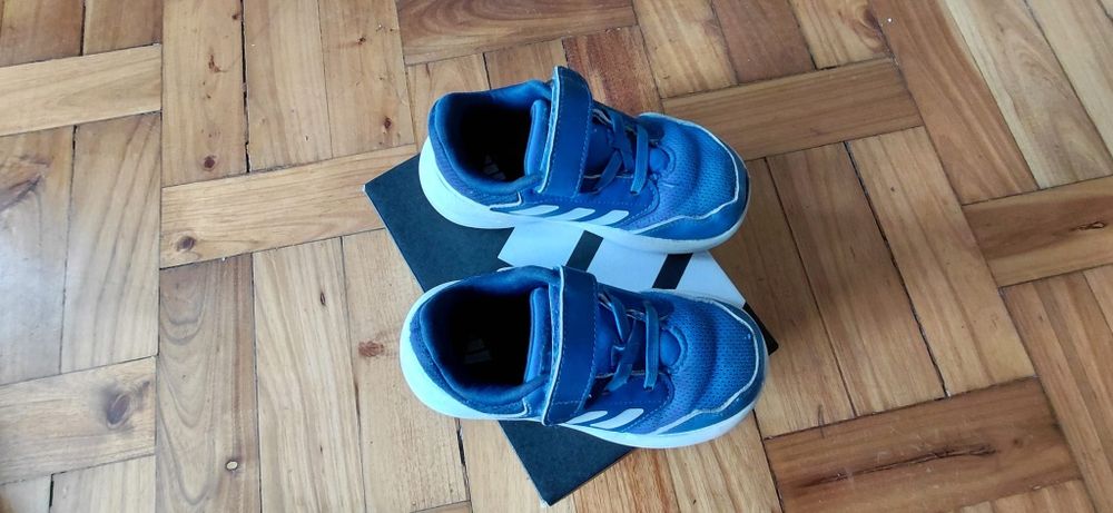 Sapatilhas criança Adidas 26