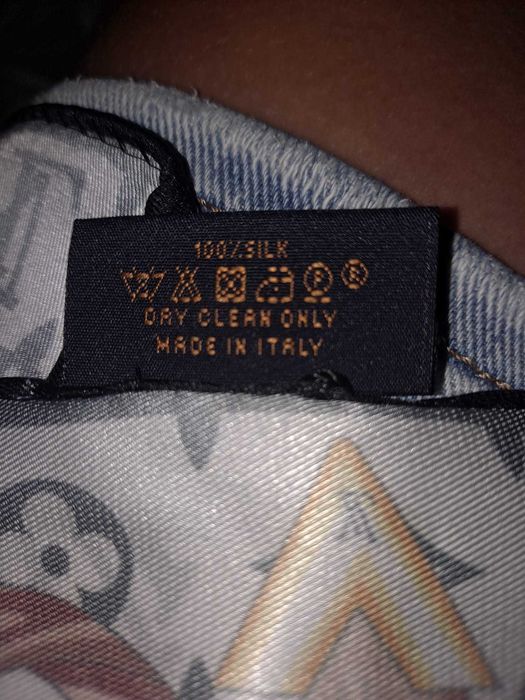 Chusta apaszka w stylu Louis Vuitton Monogram 90 × 90 cm – jedwab