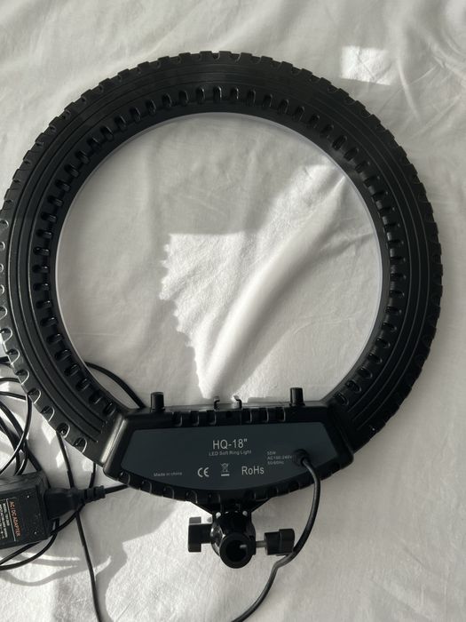 Кільцева лампа з штативом