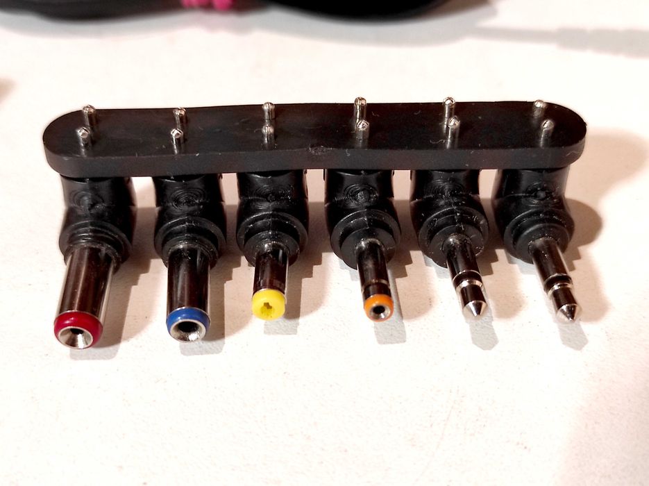 Блок живлення: 12в 3,5А  та  12в 0,5А