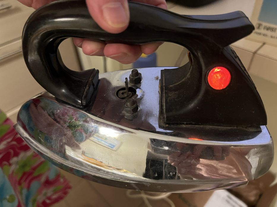 Рабочий раритетный утюг, 1973 года