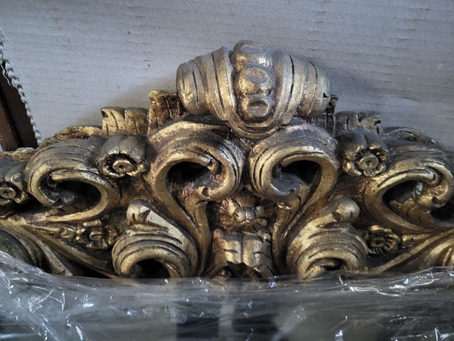 Espelho em talha dourada