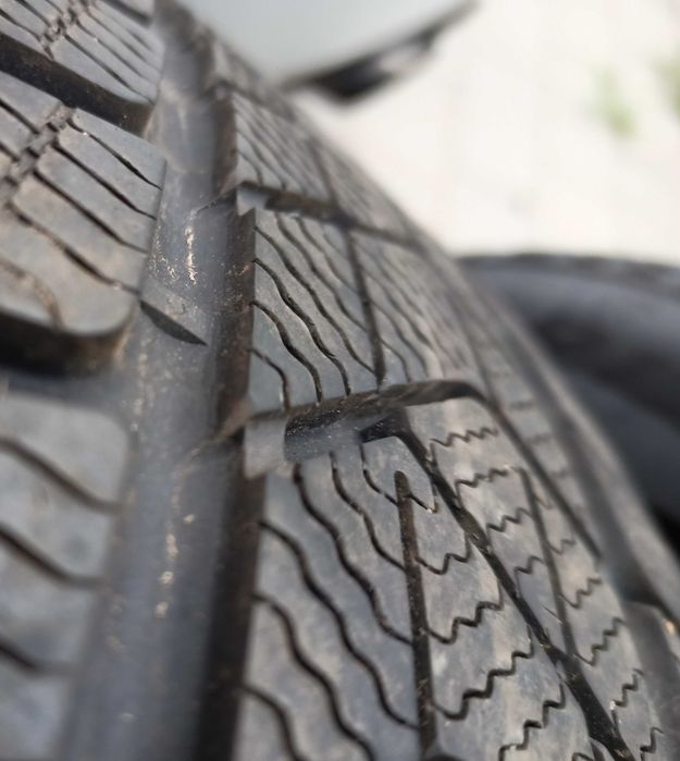 Opony Zimowe 17 cali 225/60/17 "PIRELLI SCOTTOZERO 3"