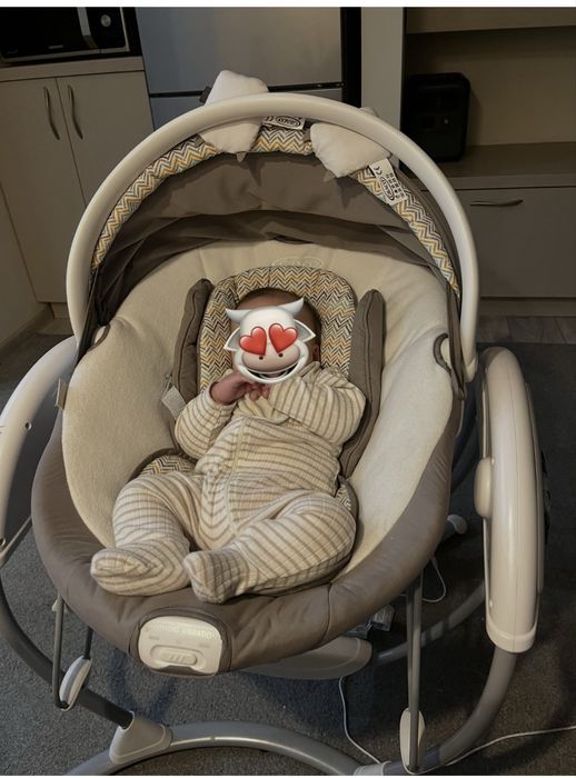 Укачуючий центр graco
