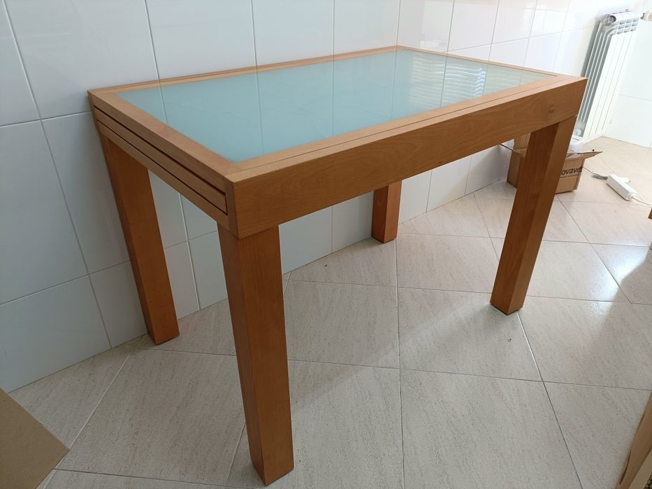 Mesa em madeira e vidro cozinha e 4 cadeiras marca Ipercozi