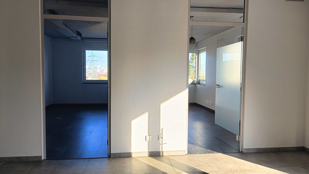 Lokal biurowo-usługowy o powierzchni 100m2 z 2 miejscami postojowymi