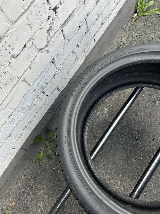 Топові шини‼️ Hankook winter I*cept evo3 96V 255/35 r19 7.5мм 2024рік‼️ Зимові шини