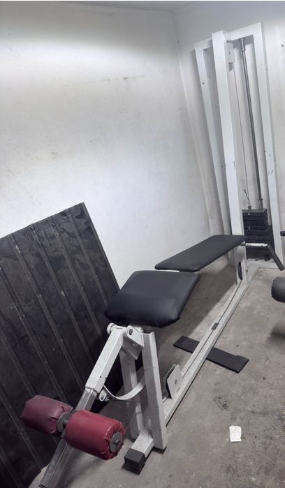 Maszyna na nogi HES / stos 70kg / dwuglowe / suwnica / atlas