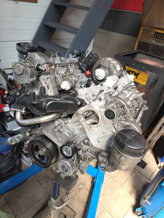Silnik słupek 3.0 CRD V6 Jeep Mercedes