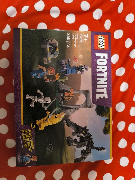 Lego Fortnite Peely and Sparkplug's Camp 77075