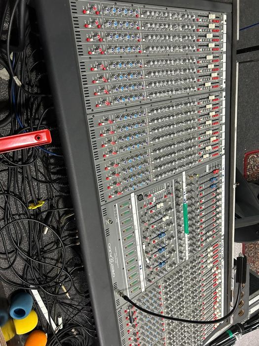 Mesa de Mistura | Crest Audio HP-Eight c/ Case com Rodas