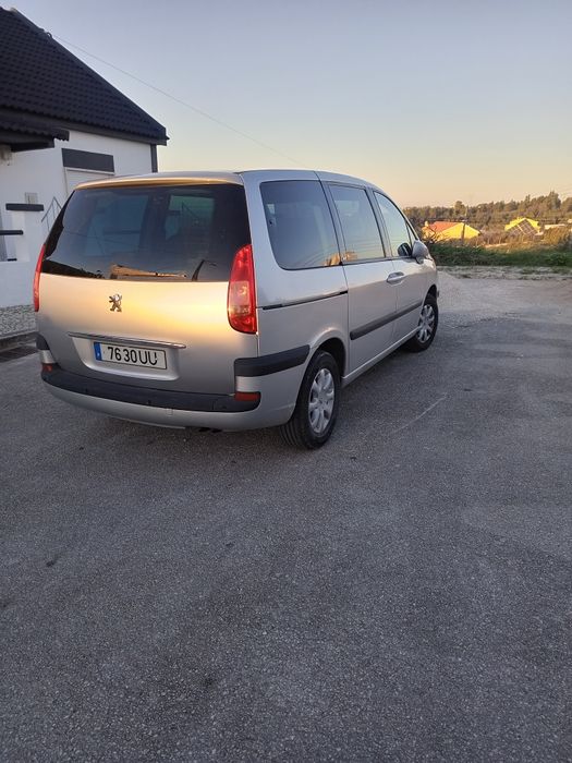 Peugeot 807 de 2003 em bom estado