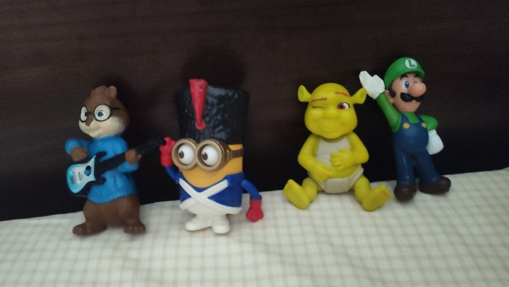 McDonald's and Burger King Toys64739005947777123