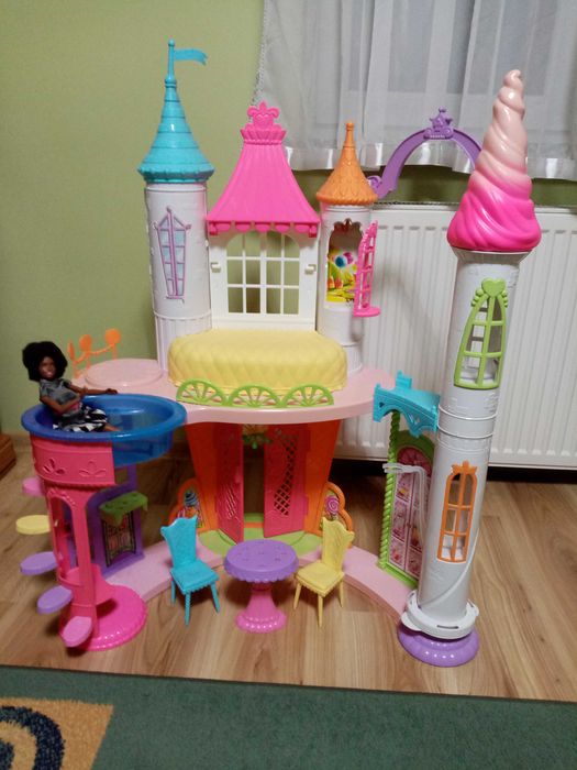 Zamek, domek dla lalek Barbie