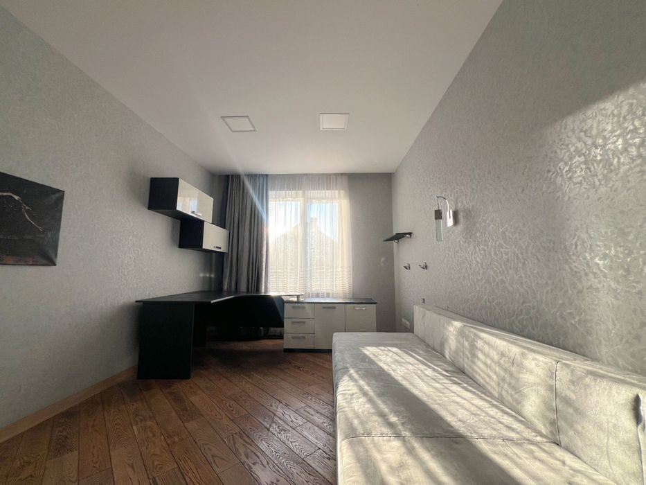 !БЕЗ КОМІСІЇ 3-кімнатна квартира з терасами у ближньому  центрі Львова