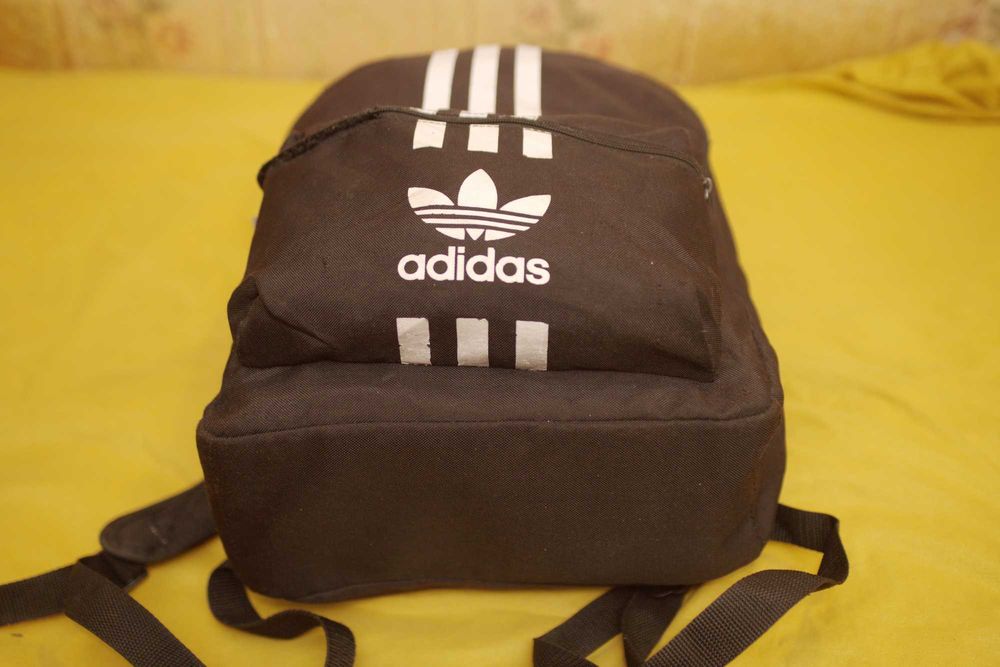 Рюкзак Adidas в хорошем состоянии.