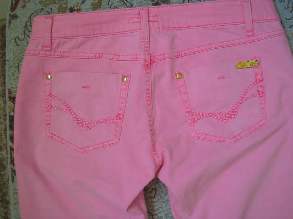 Новые женские джинсы размер 46-48 пр-во. Италия.