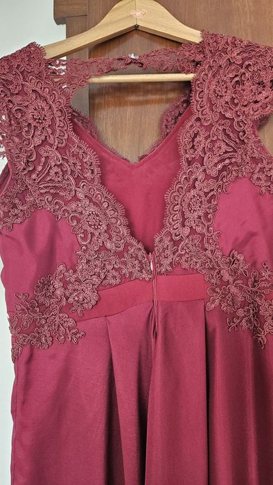 Długa sukienka z koronką