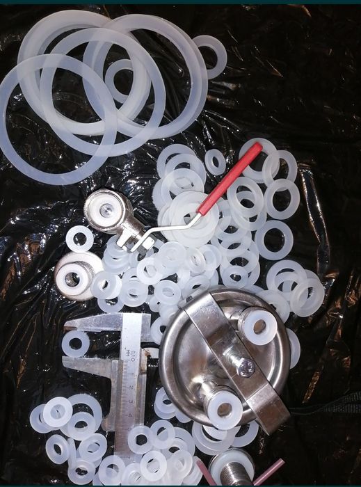 Прокладки на старі молочні бідони.