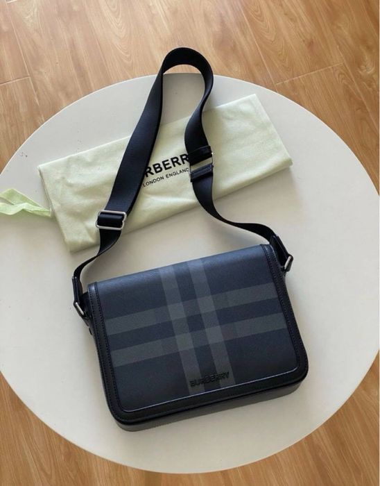 Burberry Alfred Small сумка мессенджер чорна loro louis чоловіча