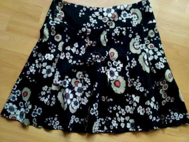 Plisowana spódnica w kwiaty Top Trendy roz.36