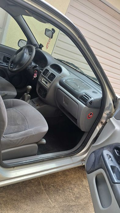 Carro Renault Clio ano 2000